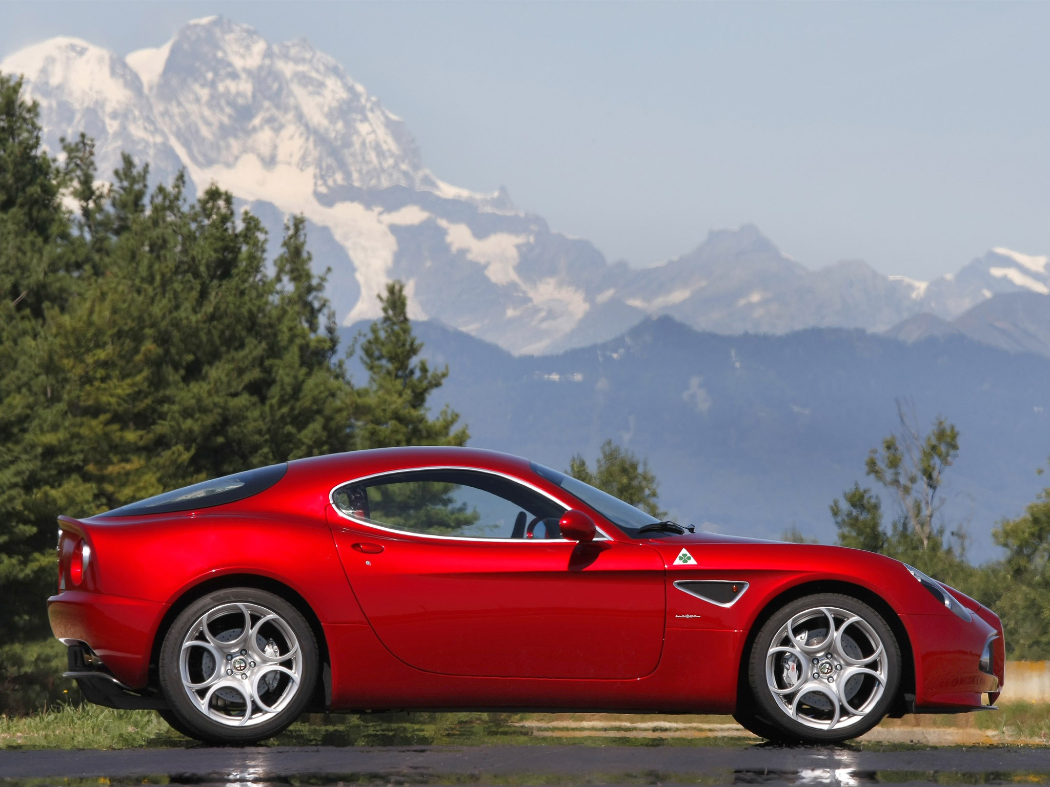 Alfa Romeo 8C photo 25