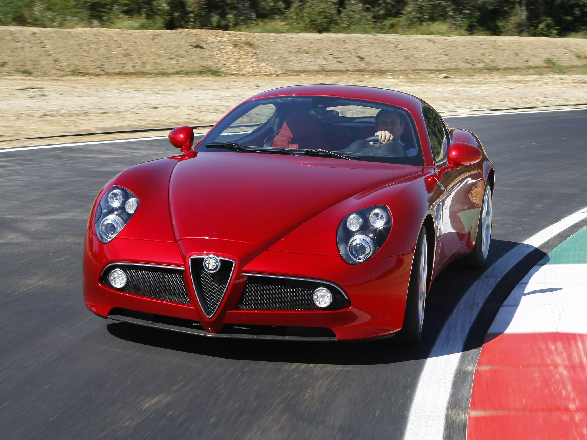 Alfa Romeo 8C photo 30