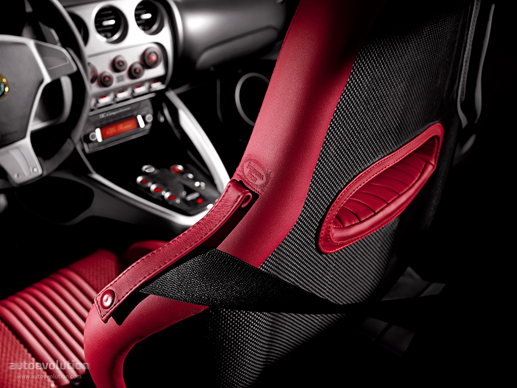 Alfa Romeo 8C photo 47