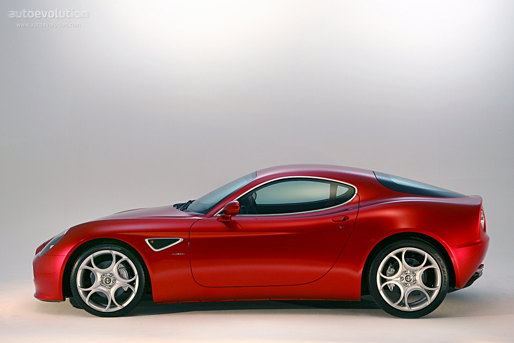 Alfa Romeo 8C photo 3