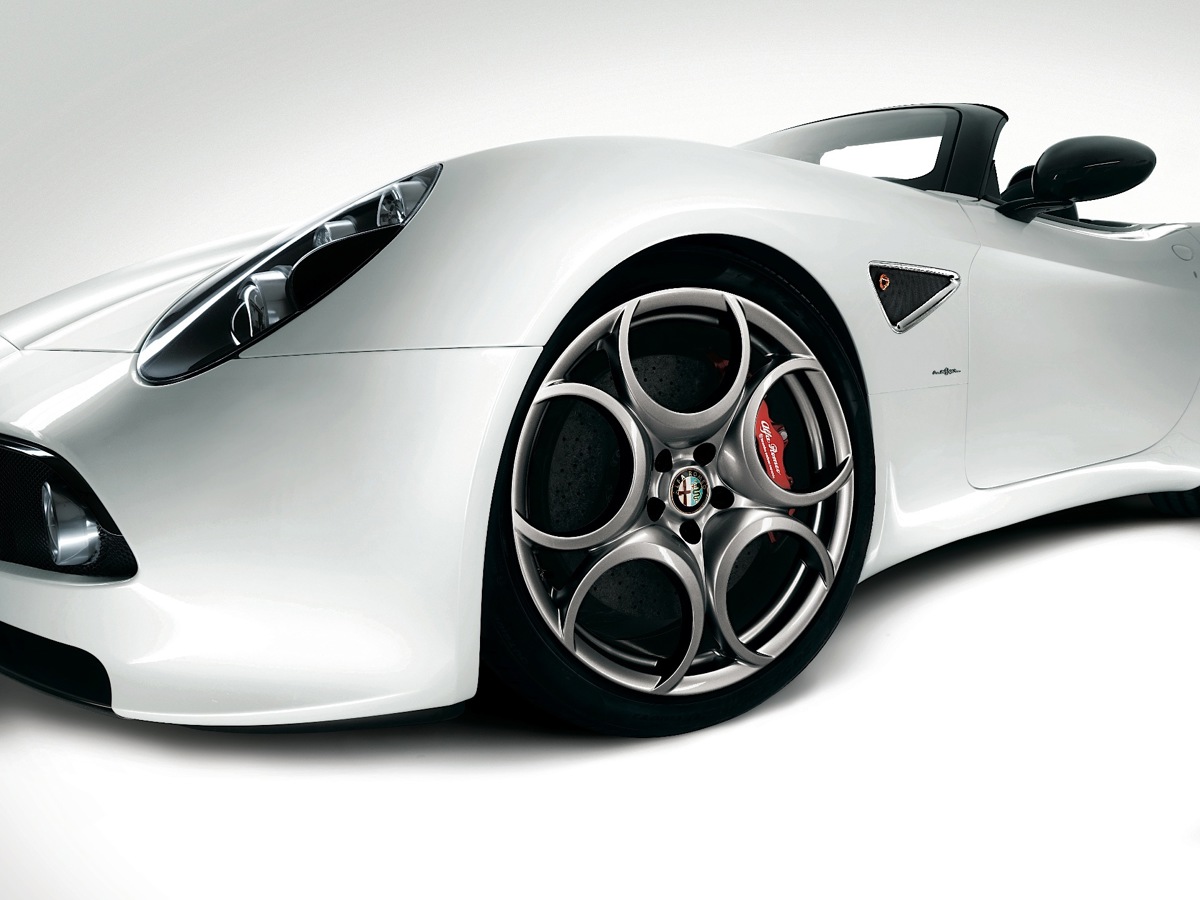 Alfa Romeo ALFA ROMEO 8C Spider 4.7L V8 6AT (450 HP)