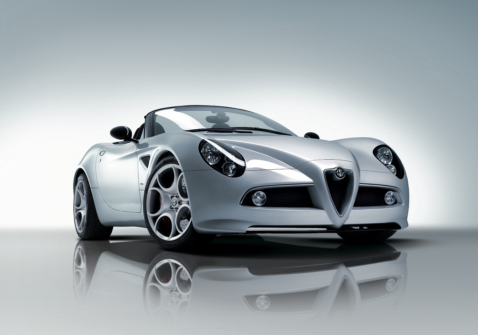 Alfa Romeo 8C photo 10