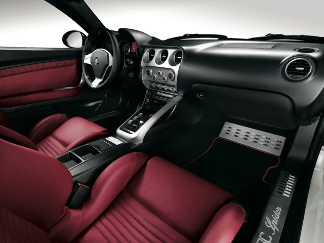 Alfa Romeo 8C photo 23