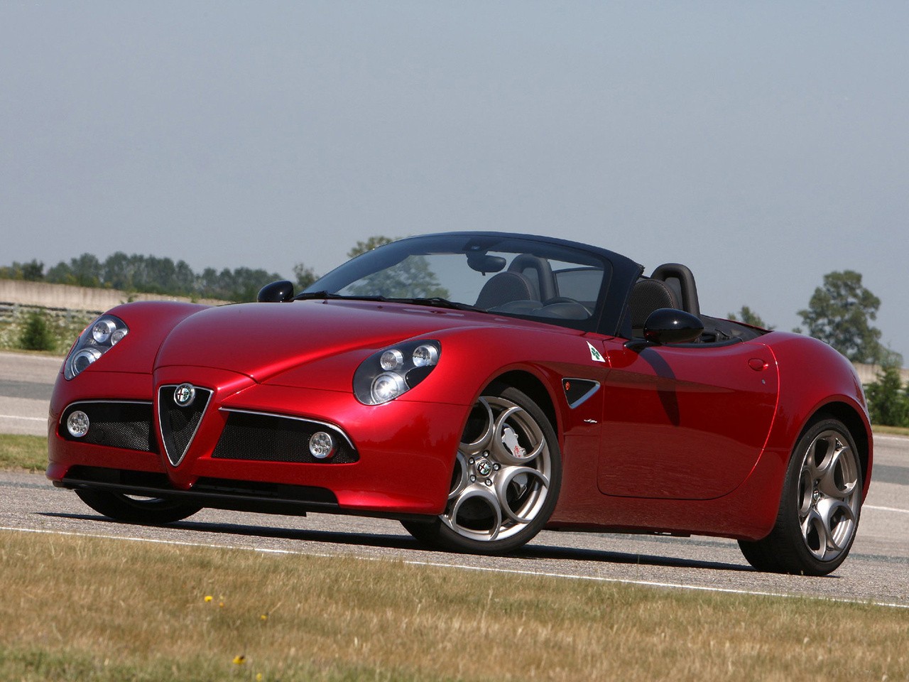 Alfa Romeo 8C photo 12