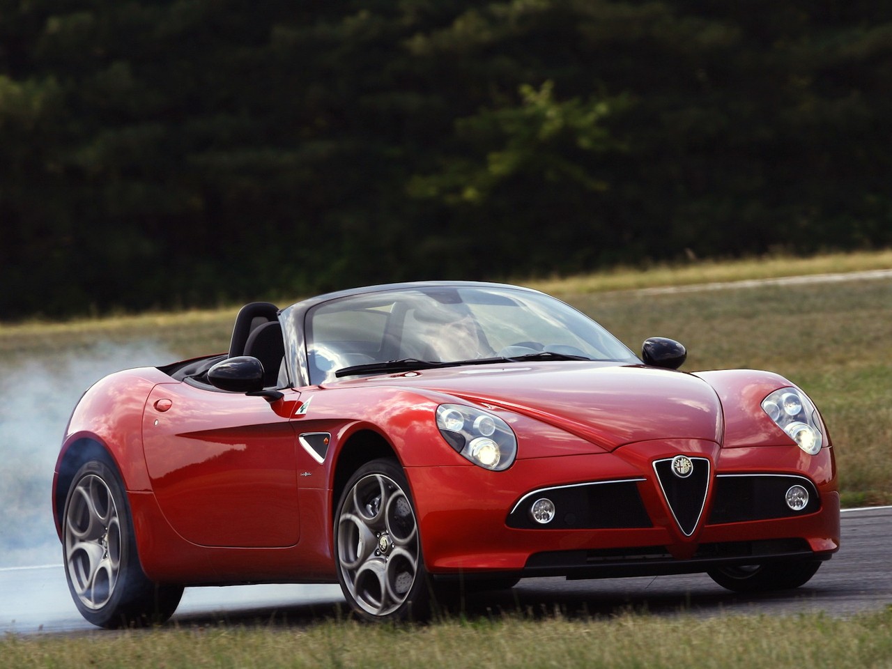 Alfa Romeo 8C photo 13