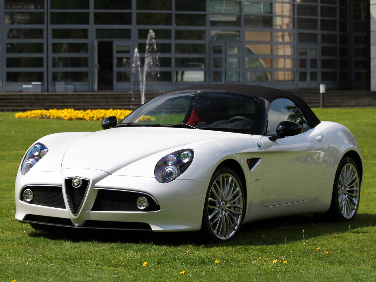 Alfa Romeo 8C photo 14
