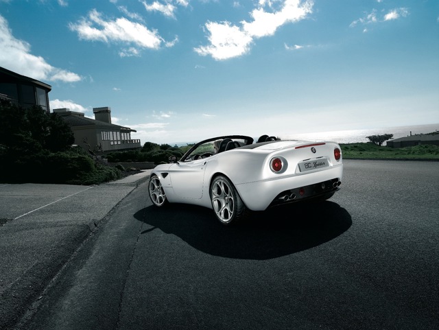 Alfa Romeo 8C photo 2