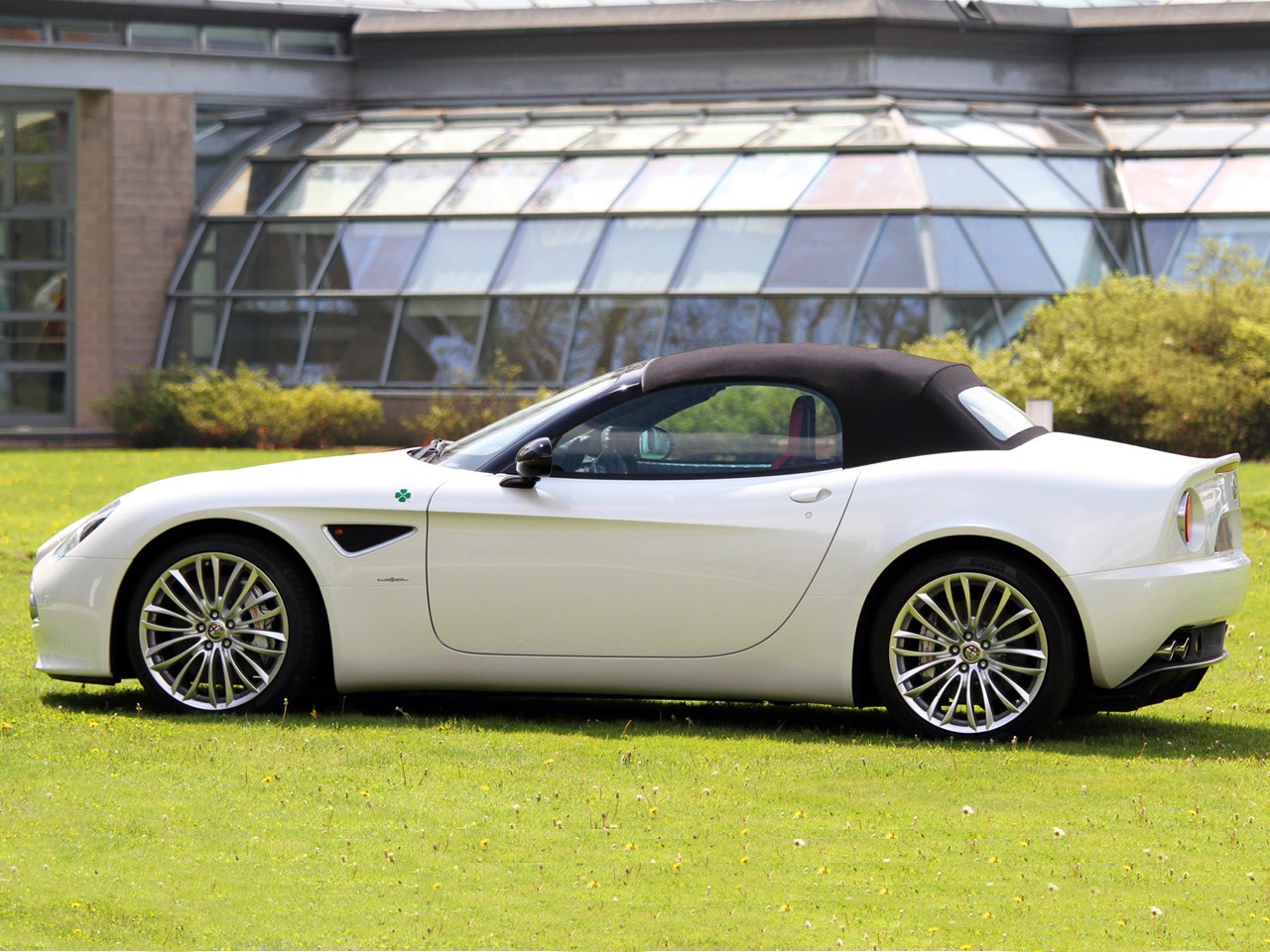 Alfa Romeo 8C photo 15