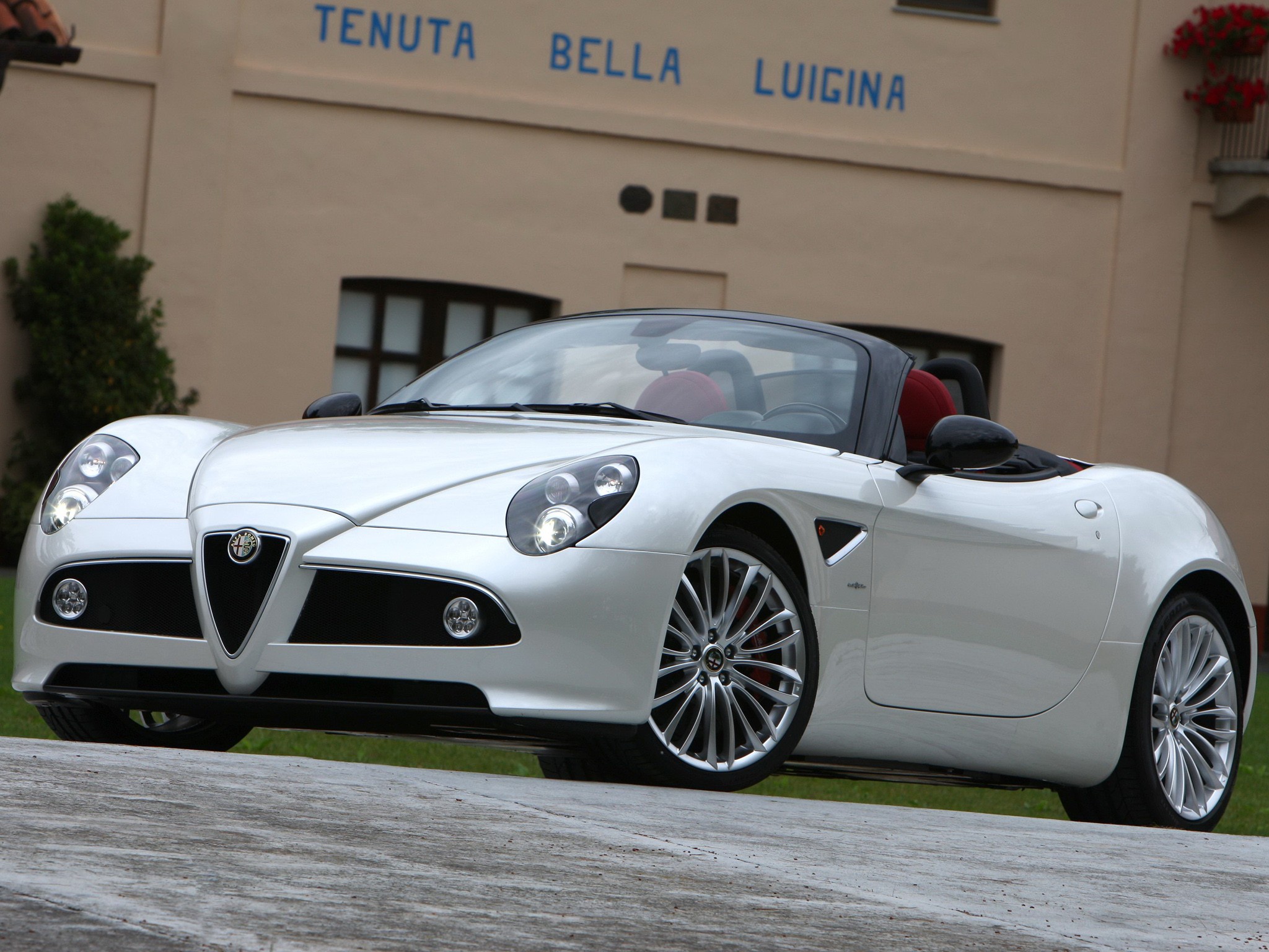 Alfa Romeo 8C photo 17
