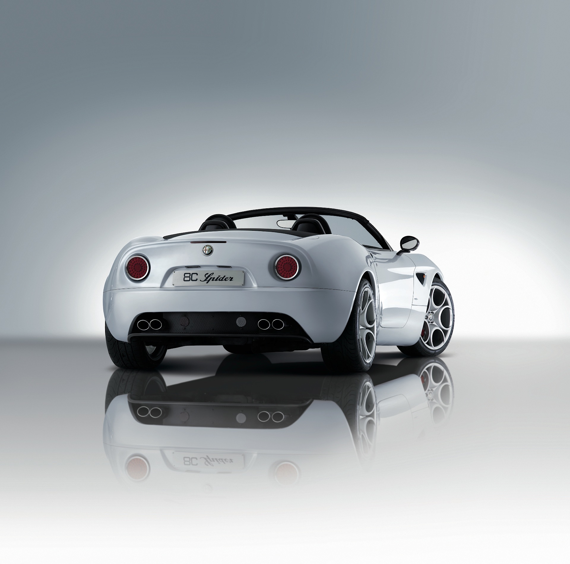 Alfa Romeo 8C photo 8
