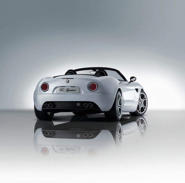 Alfa Romeo 8C photo 8