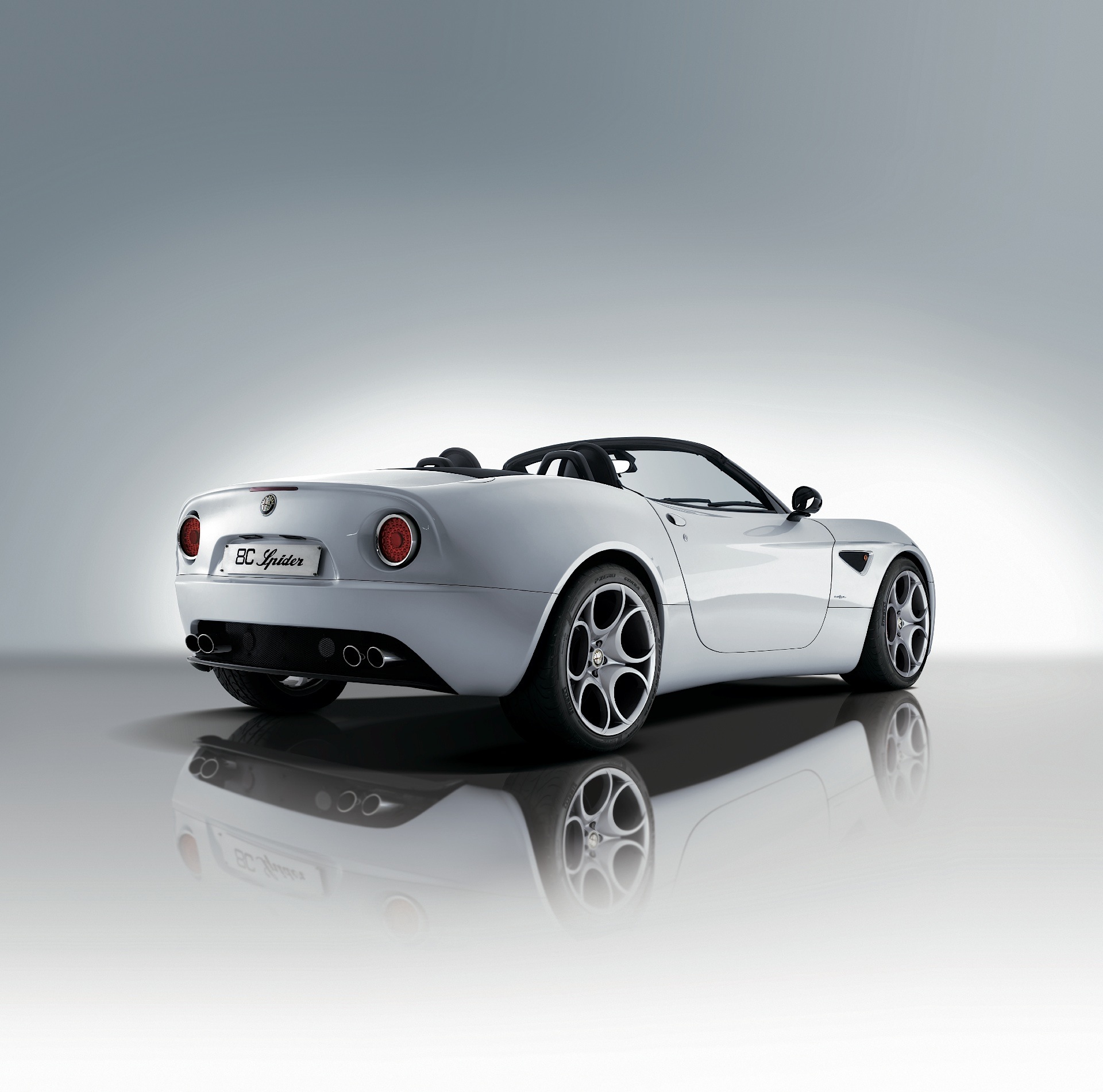 Alfa Romeo 8C photo 9