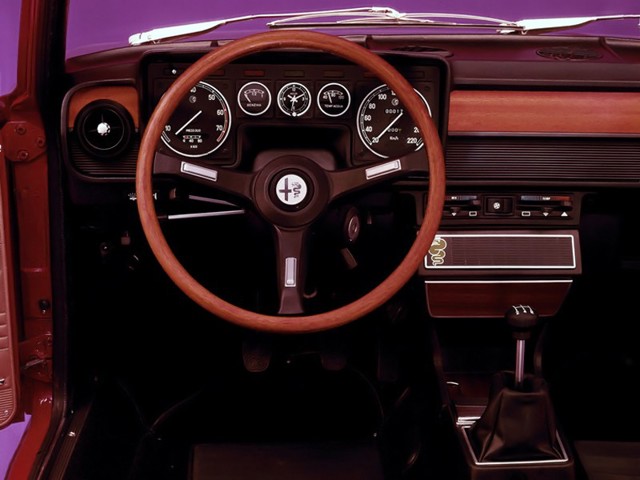 Alfa Romeo Alfetta foto 23
