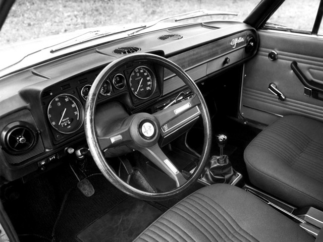 Alfa Romeo Alfetta foto 26