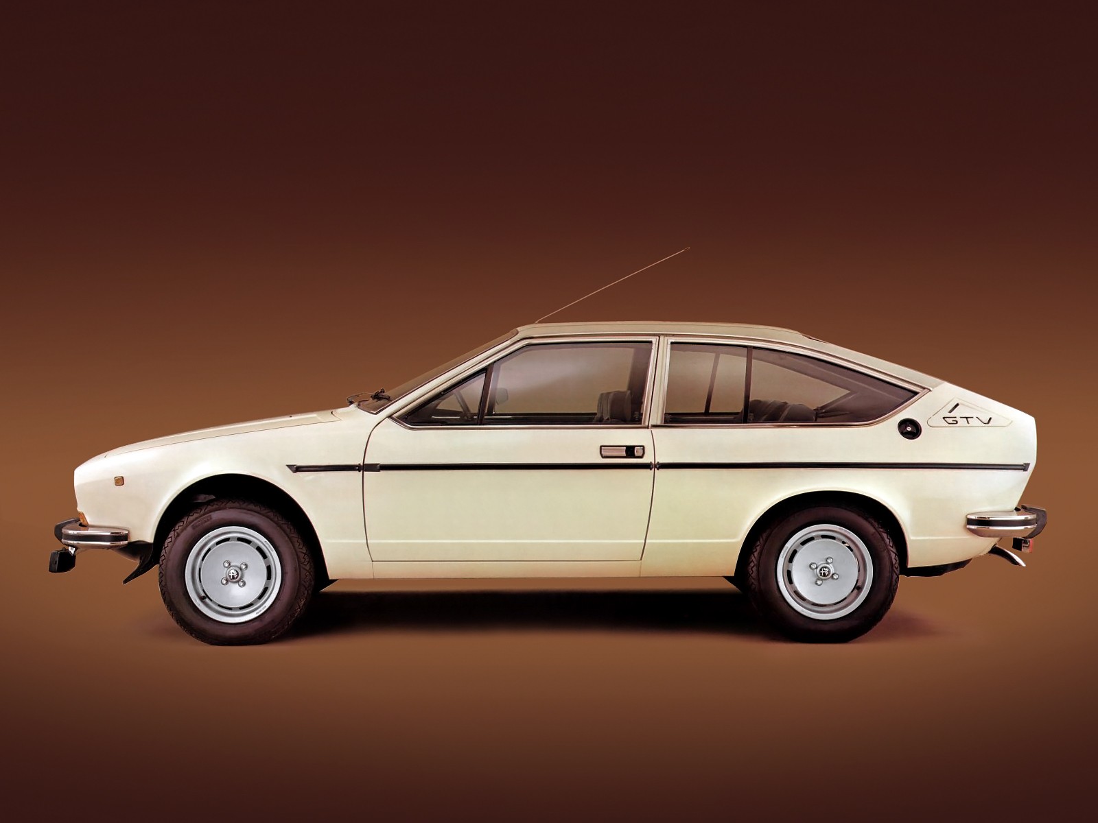 Alfa Romeo Alfetta photo 13