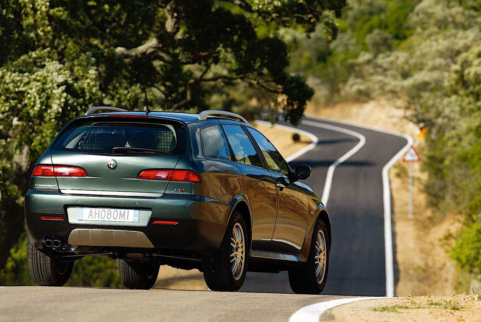 Alfa Romeo Crosswagon Q4 photo 9