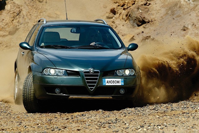 Alfa Romeo Crosswagon Q4 photo 10