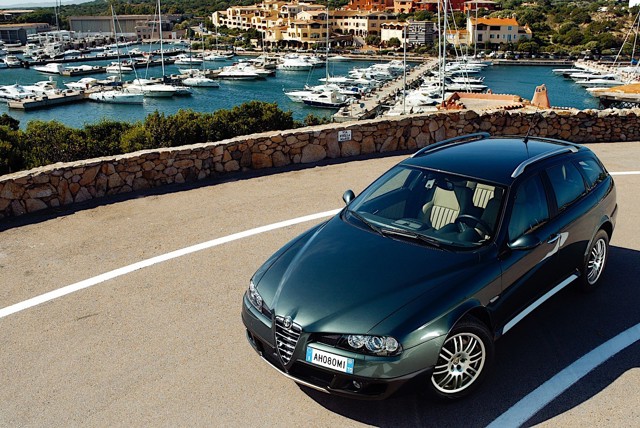Alfa Romeo Crosswagon Q4 photo 11