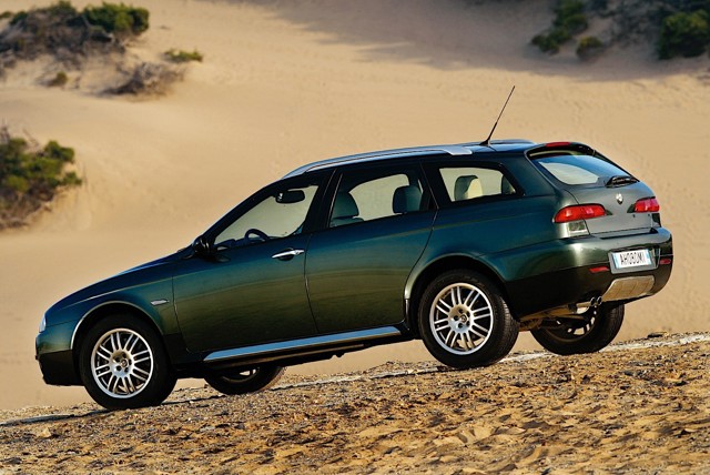 Alfa Romeo Crosswagon Q4 photo 12