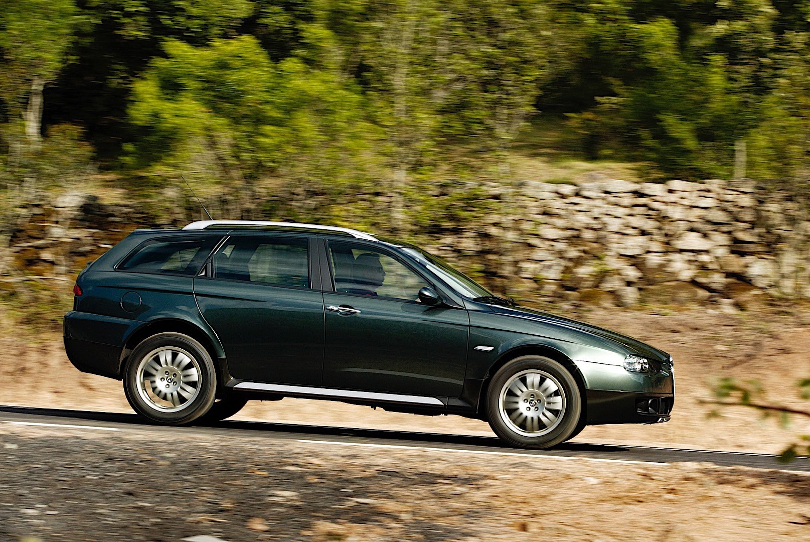 Alfa Romeo Crosswagon Q4 photo 20