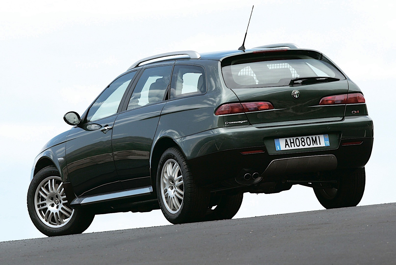 Alfa Romeo Crosswagon Q4 photo 21