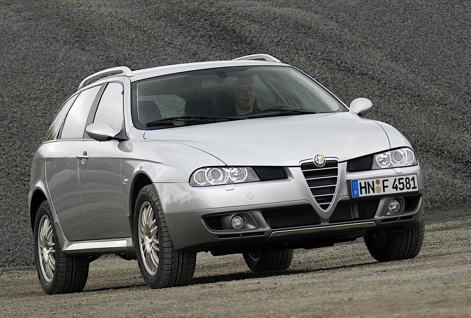 Alfa Romeo Crosswagon Q4 photo 36