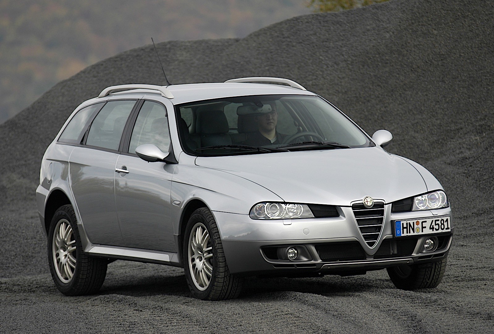 Alfa Romeo Crosswagon Q4 photo 37