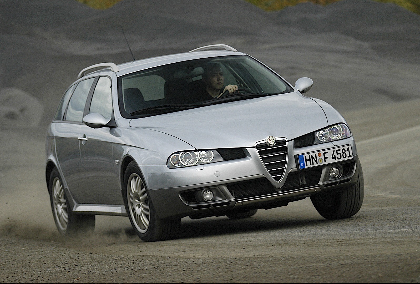 Alfa Romeo Crosswagon Q4 photo 41