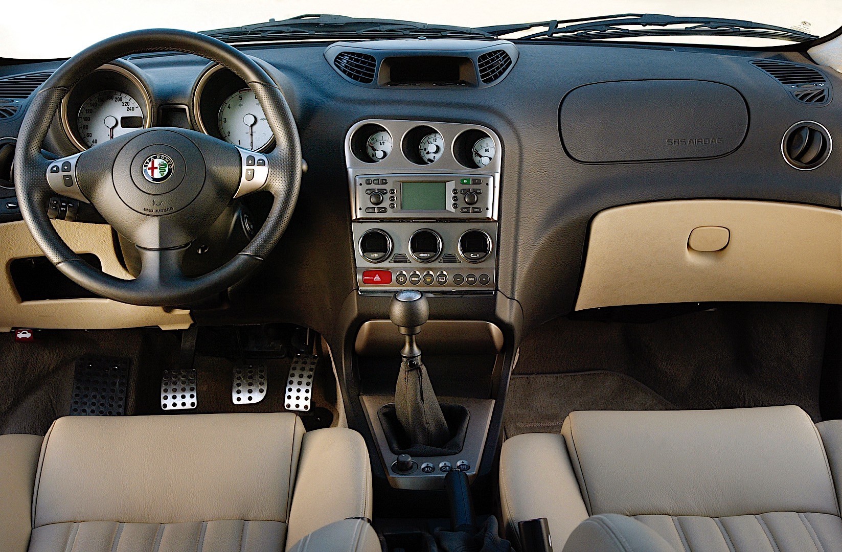 Alfa Romeo Crosswagon Q4 photo 42