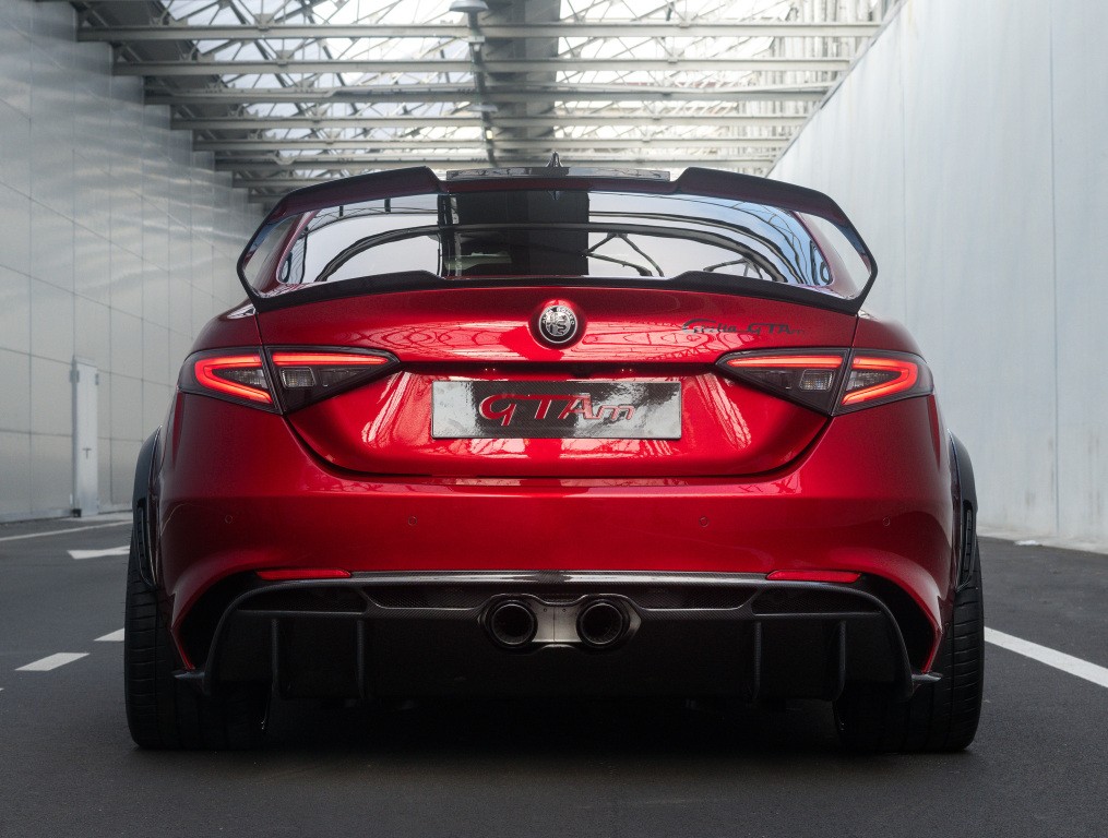 Alfa Romeo Giulia Gta photo 11