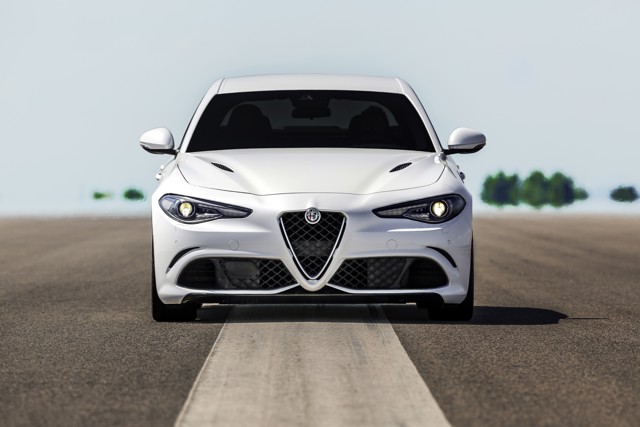 Alfa Romeo Giulia Quadrifoglio photo 11