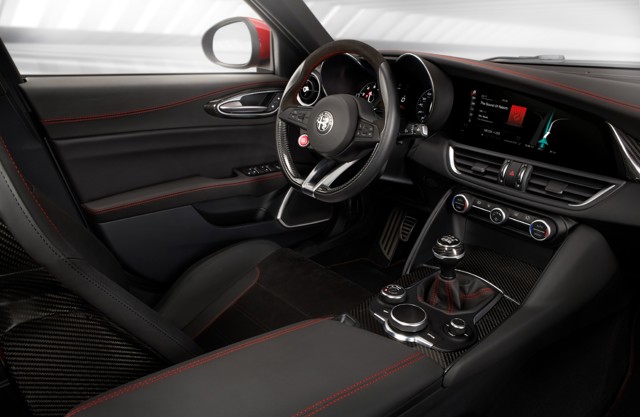 Alfa Romeo Giulia Quadrifoglio photo 52