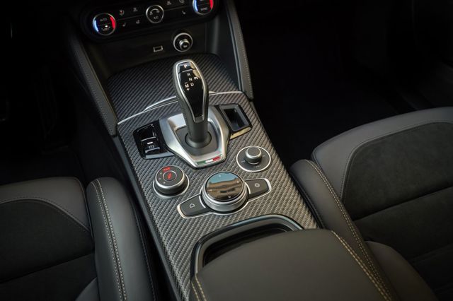 Alfa Romeo Giulia Quadrifoglio photo 60