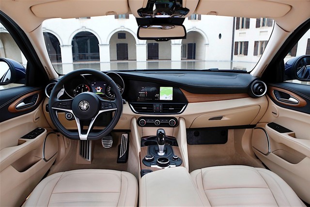 Alfa Romeo Giulia foto 28
