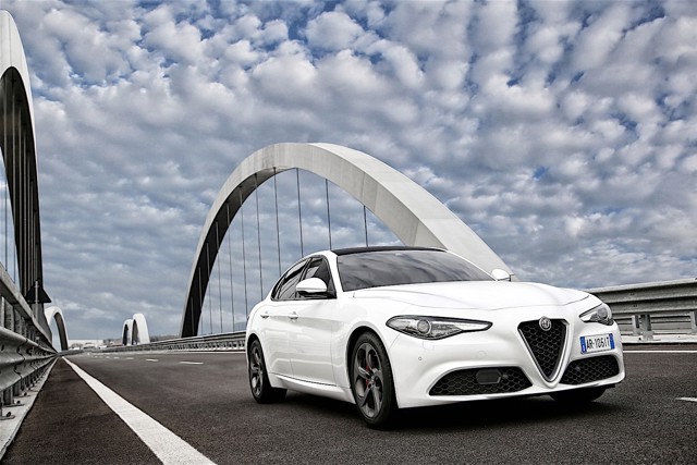 Alfa Romeo Giulia foto 24