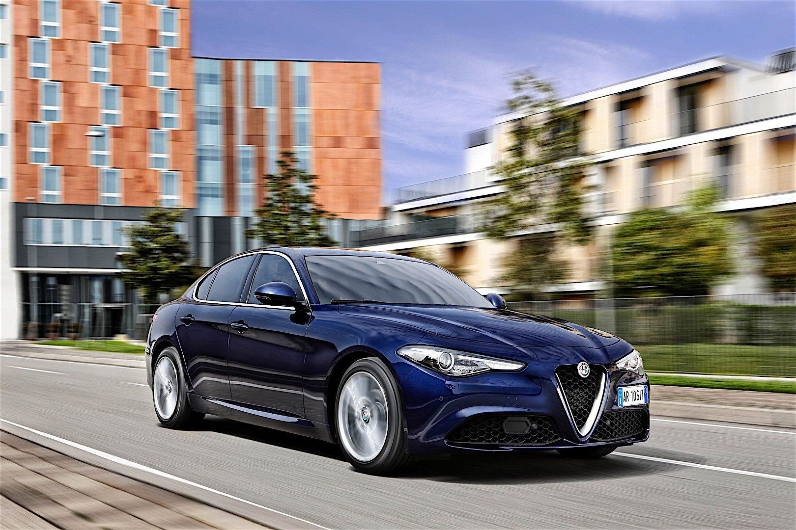 Alfa Romeo Giulia photo 2