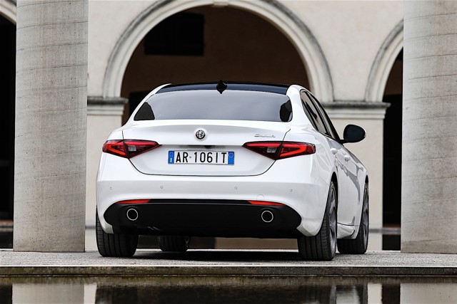 Alfa Romeo Giulia foto 7