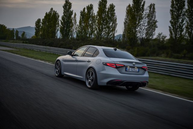 Alfa Romeo Giulia foto 3