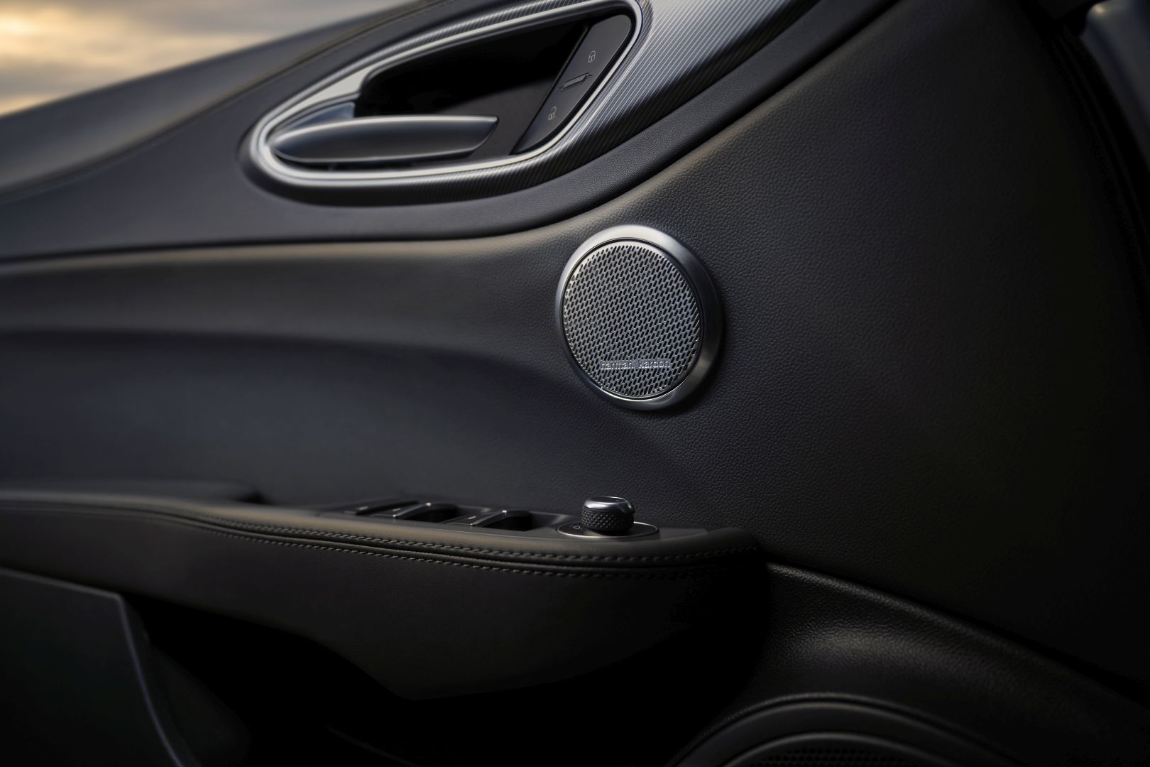 Alfa Romeo Giulia photo 25