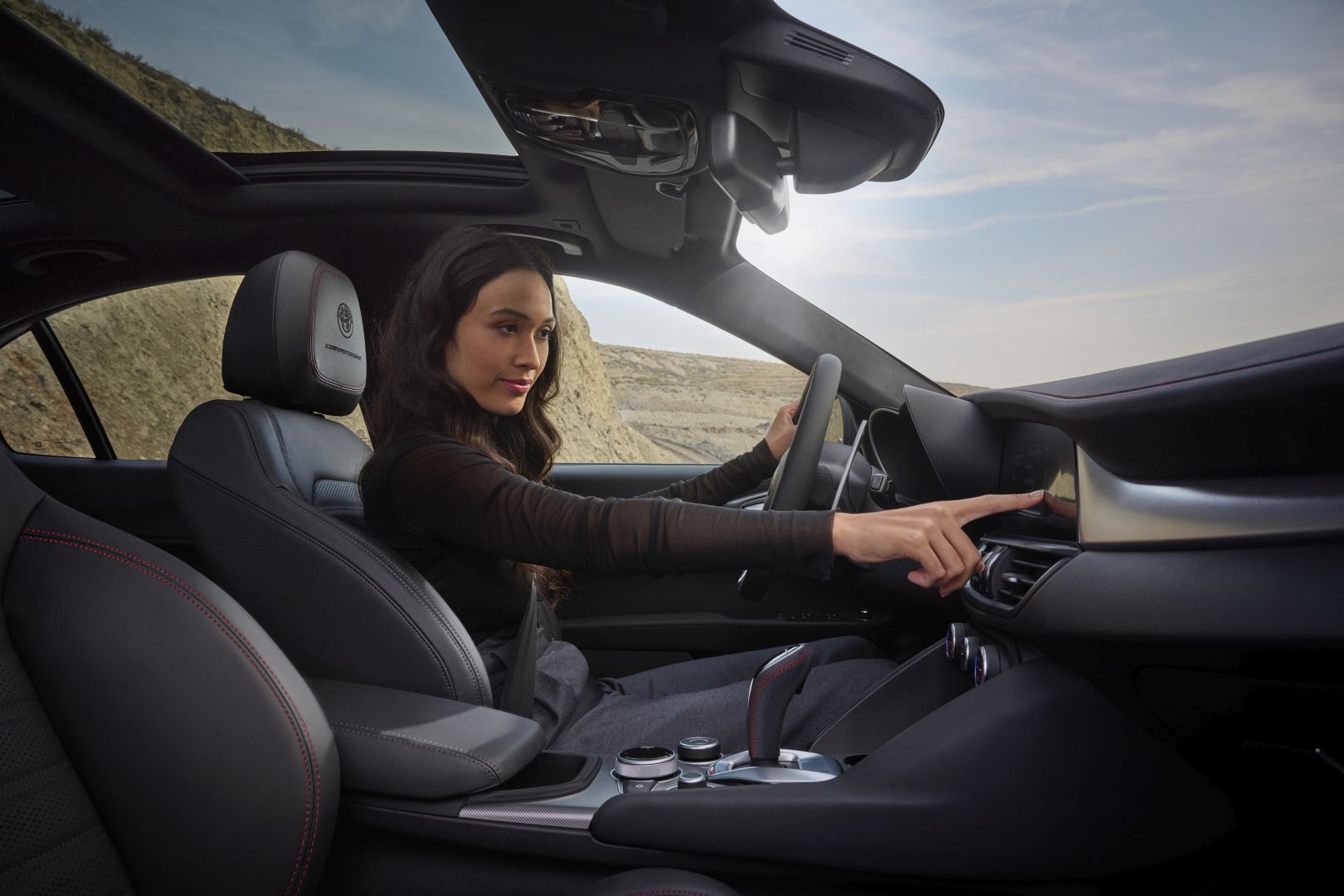 Alfa Romeo Giulia photo 27