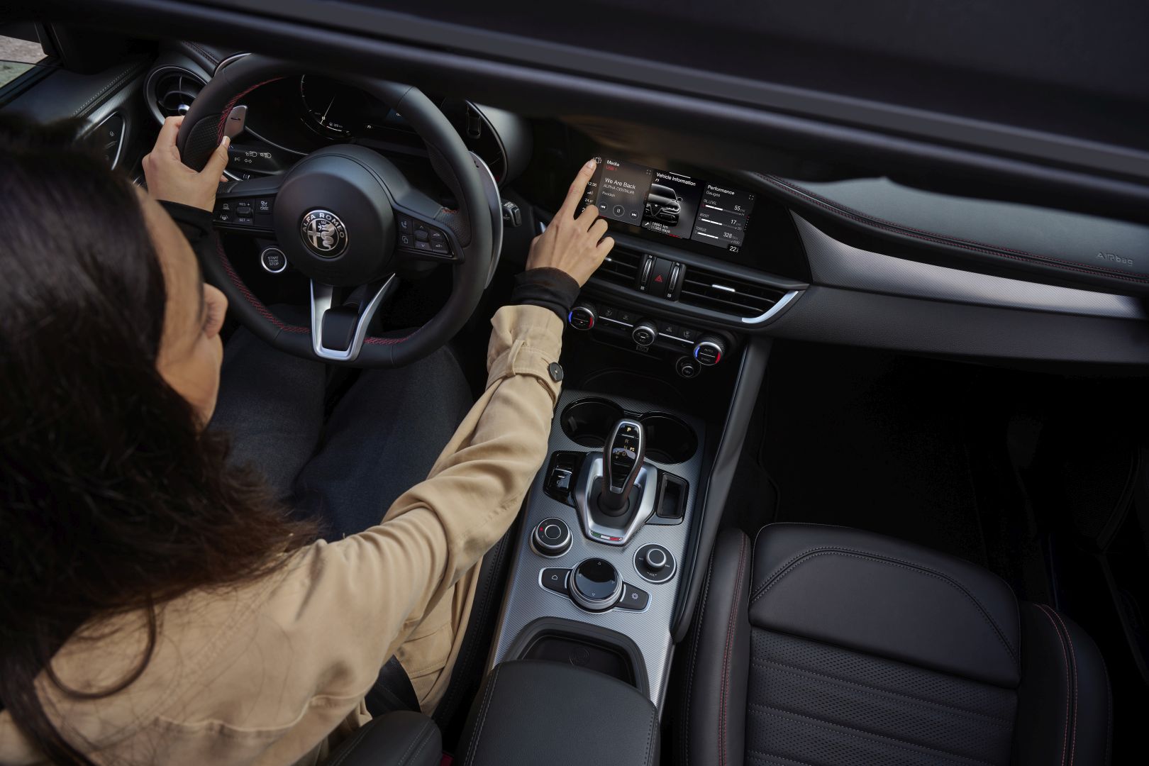 Alfa Romeo Giulia photo 28