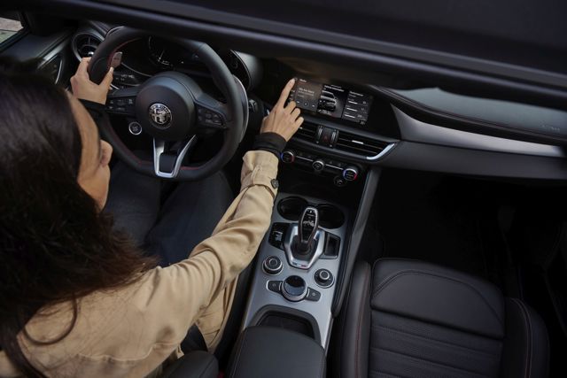 Alfa Romeo Giulia foto 28