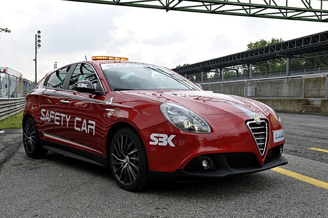 Alfa Romeo Giulietta Quadrifoglio Verde photo 4