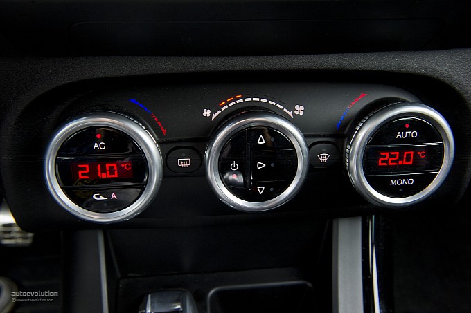 Alfa Romeo Giulietta Quadrifoglio Verde photo 60