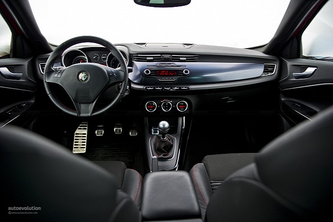 Alfa Romeo Giulietta Quadrifoglio Verde photo 62