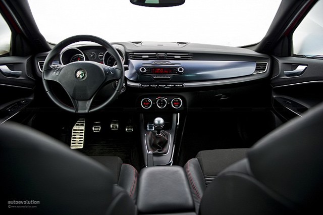 Alfa Romeo Giulietta Quadrifoglio Verde photo 62