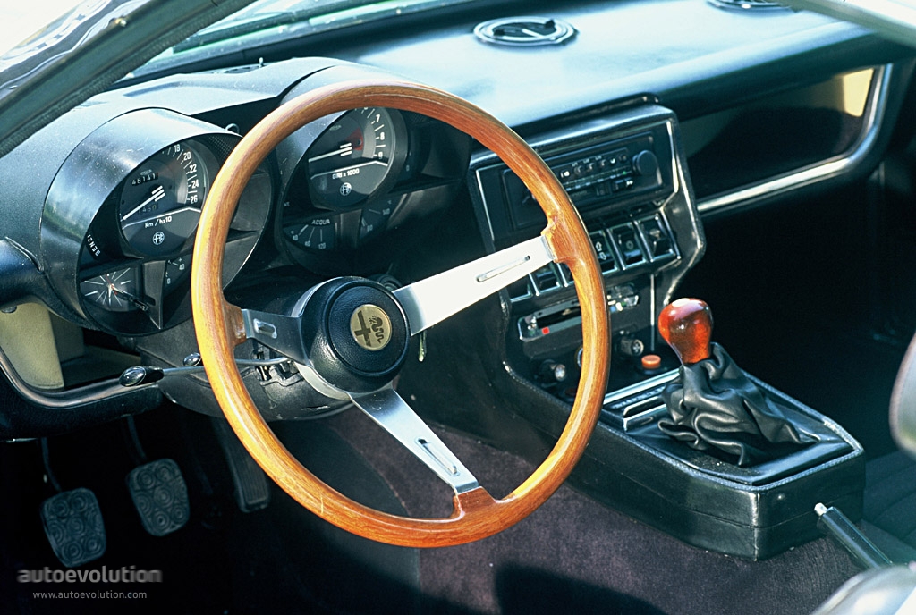 Alfa Romeo Montreal photo 3