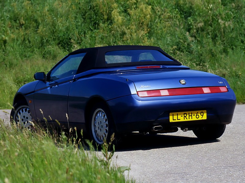 Alfa Romeo Spider photo 8