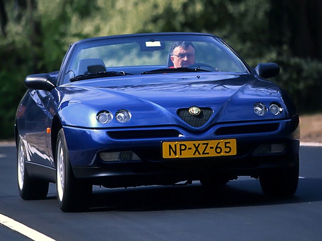 Alfa Romeo Spider photo 9