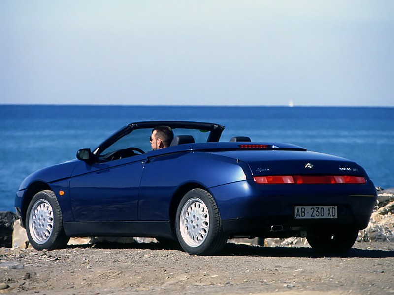 Alfa Romeo Spider photo 7
